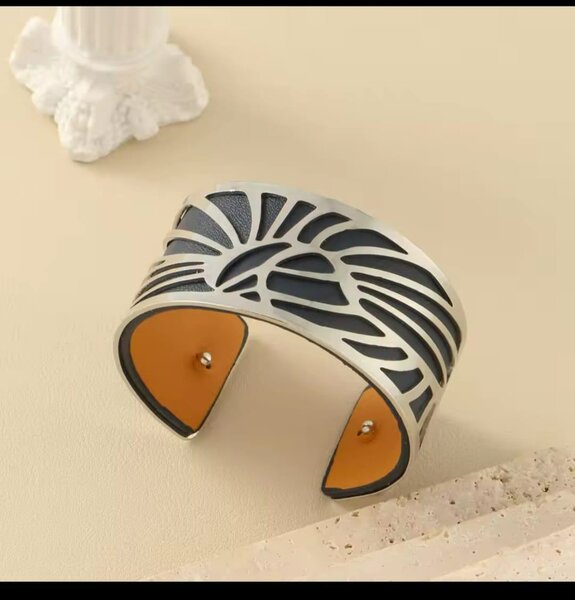 Chic manchette double