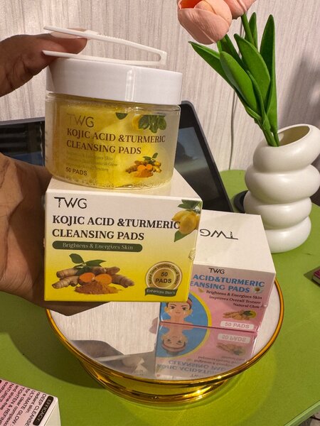 Pads Nettoyants à l'Acide Kojique et Curcuma