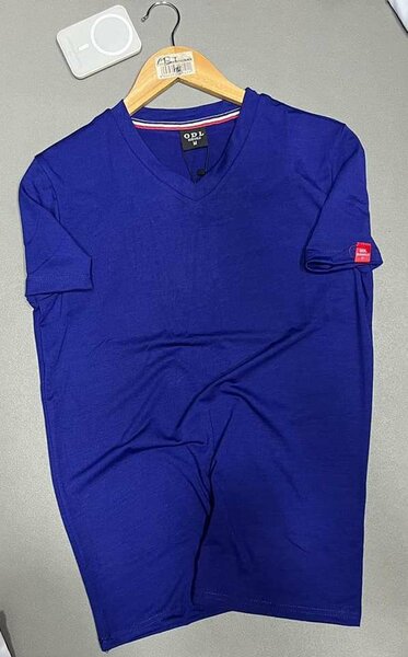 Tee-shirts cou v