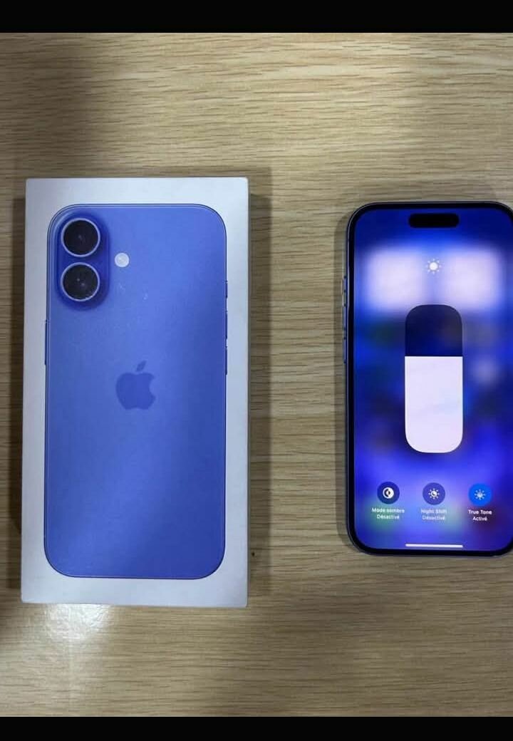iPhone bleu avec boîte