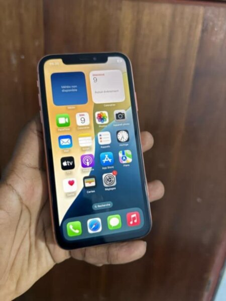 iPhone XR second main