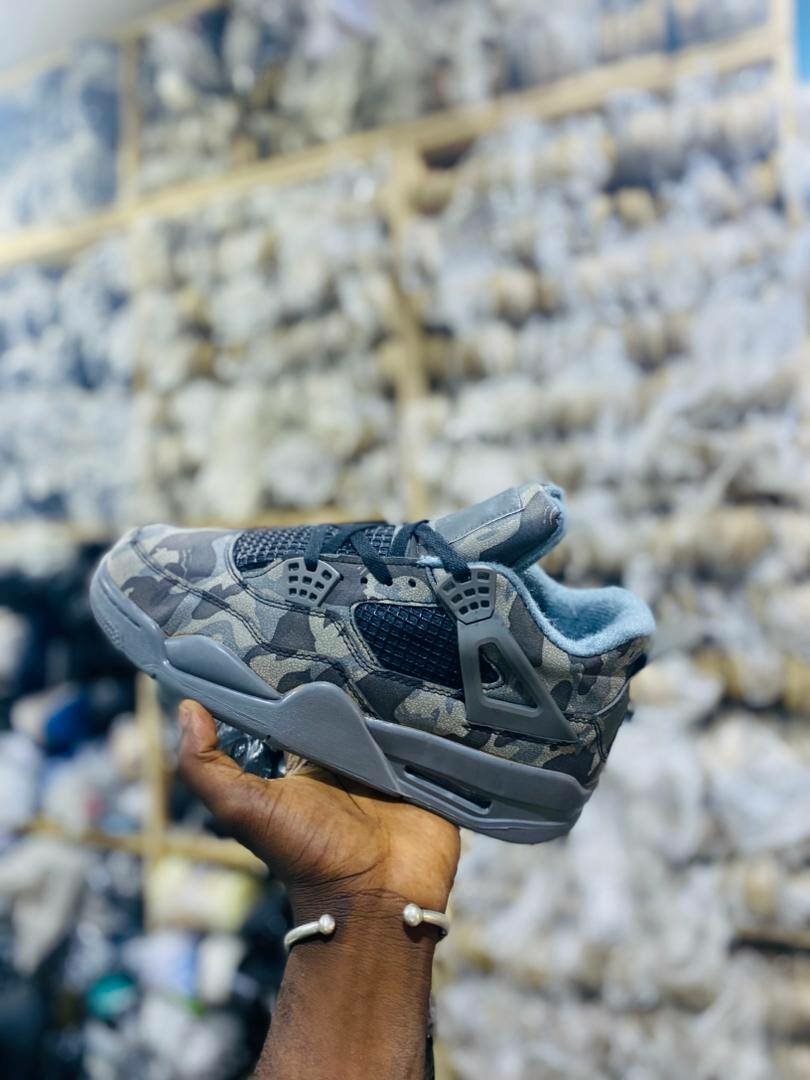 Baskets mode logotypées