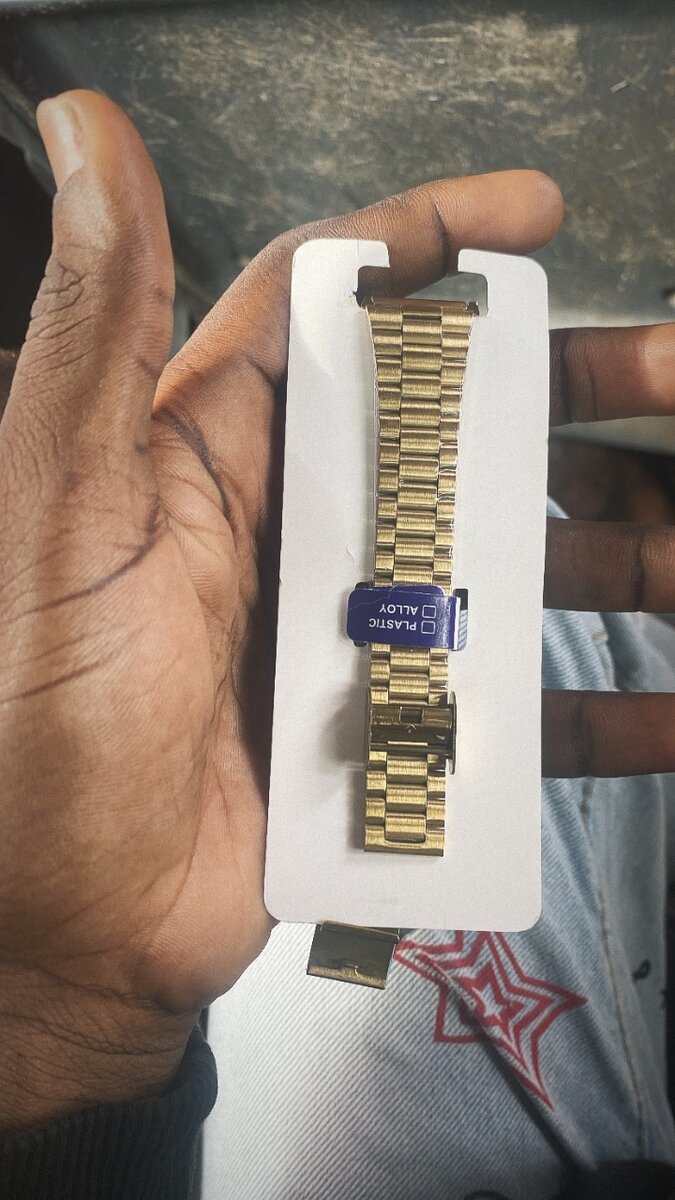 Montre bracelet dorée élégante