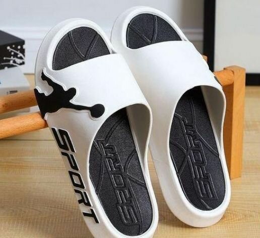 Claquettes sport blanches