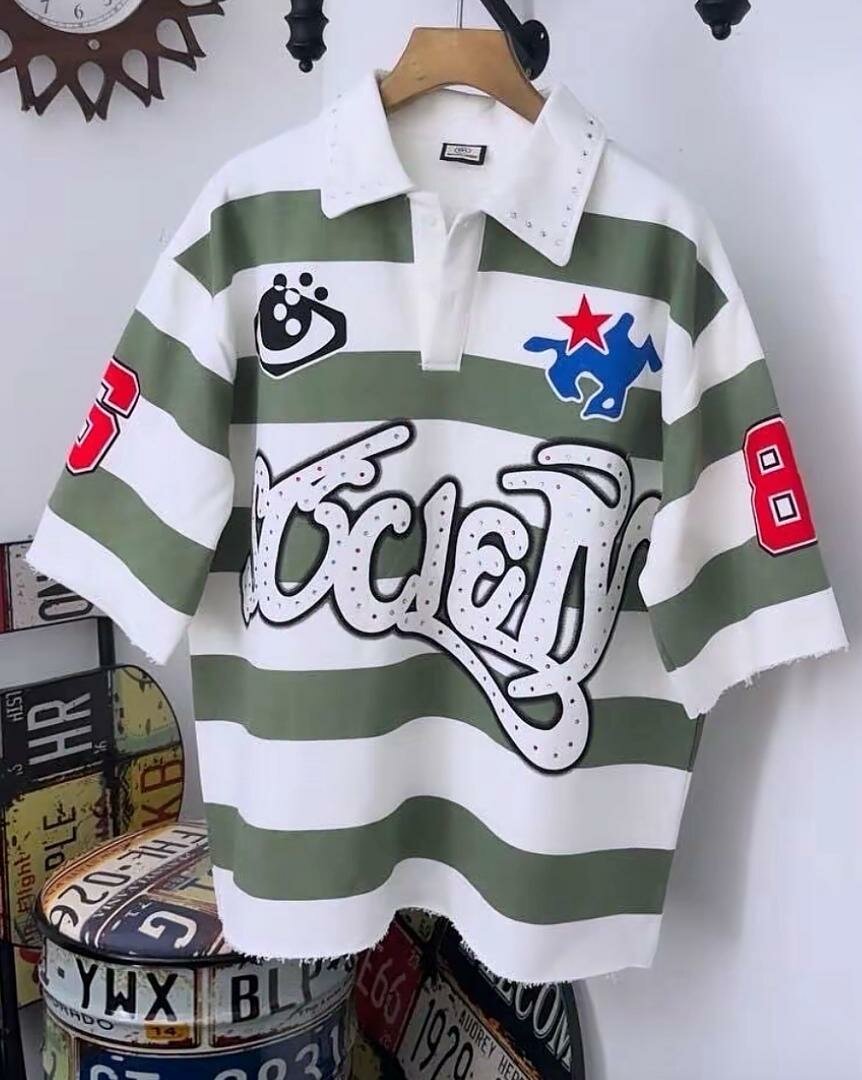 Polo rayé graffiti tendance