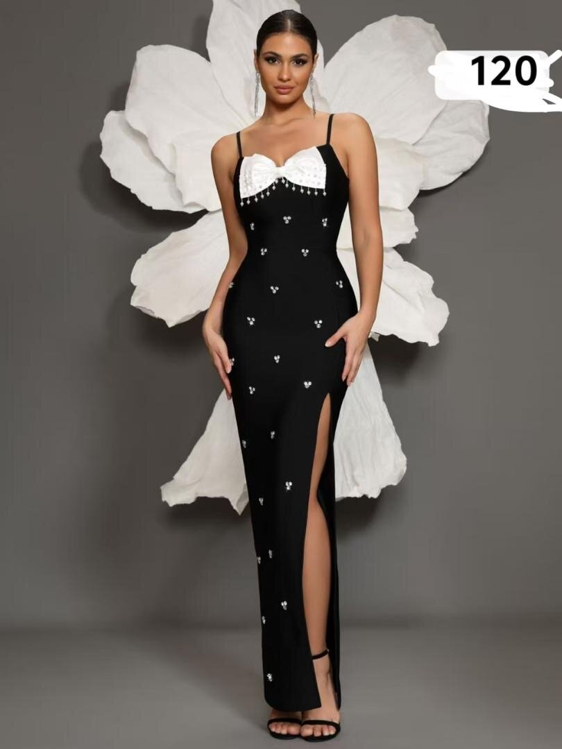 Robe élégante noire avec détails floraux