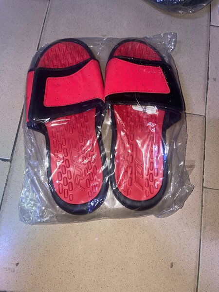 Claquettes antidérapantes confortables