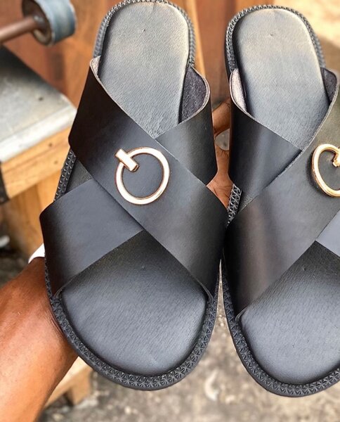 Leather crossed slipper