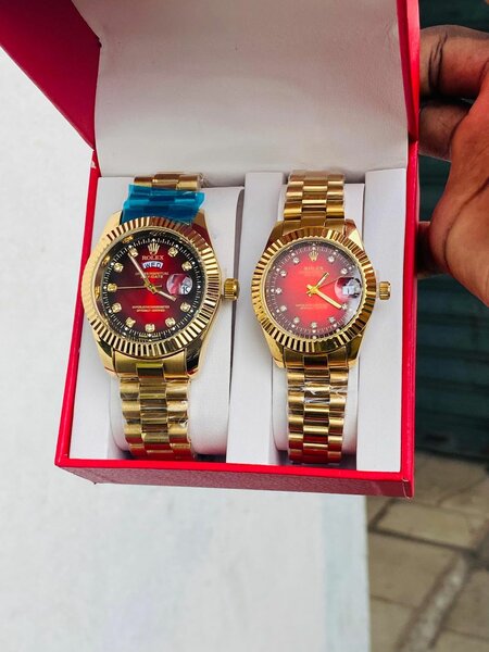 Montres dorées élégantes