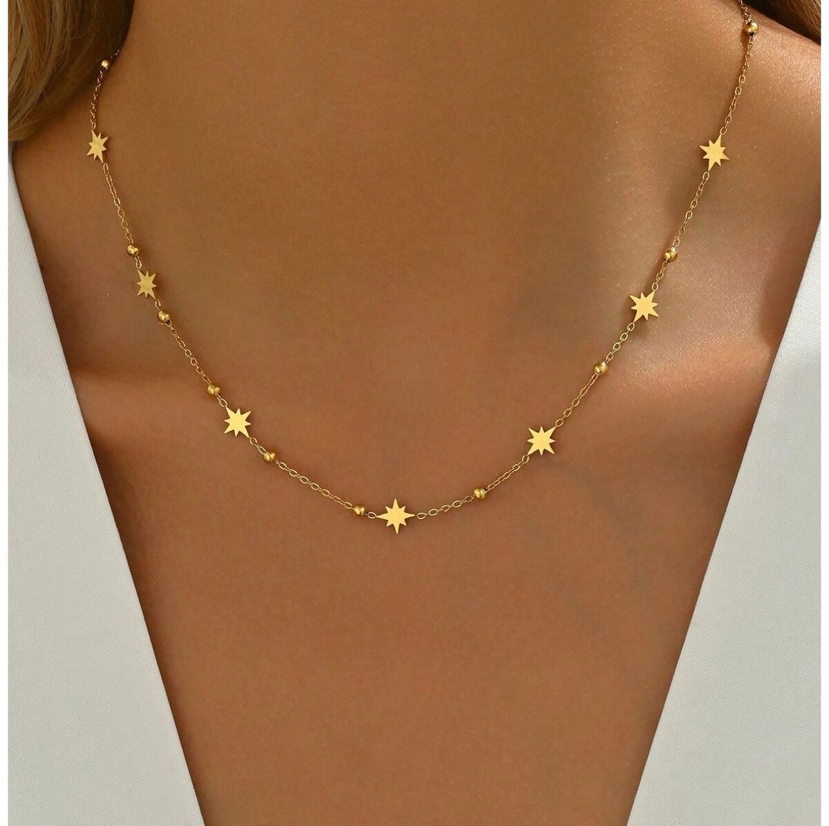 Collier doré avec pendentifs