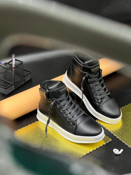 TIMBERLAND BLACK AND WHITE