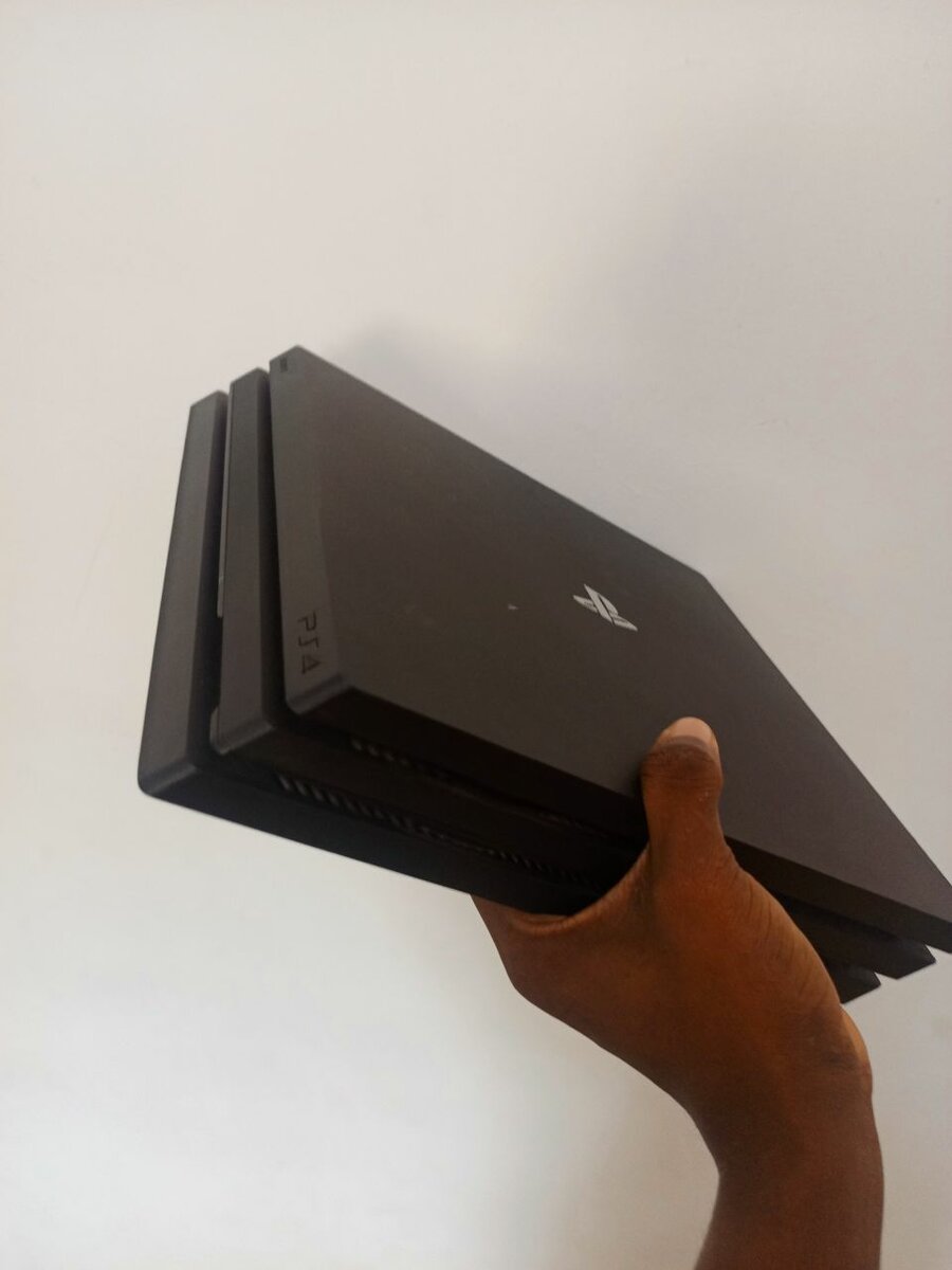 PlayStation 4 pro 1To