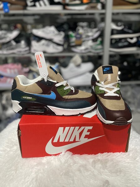 Nike Air Max 90 Sneaker Collection