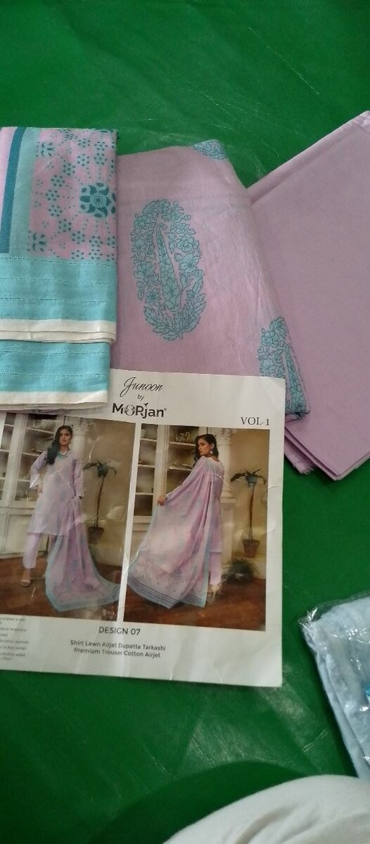 (Morjan brend) thee piece lown