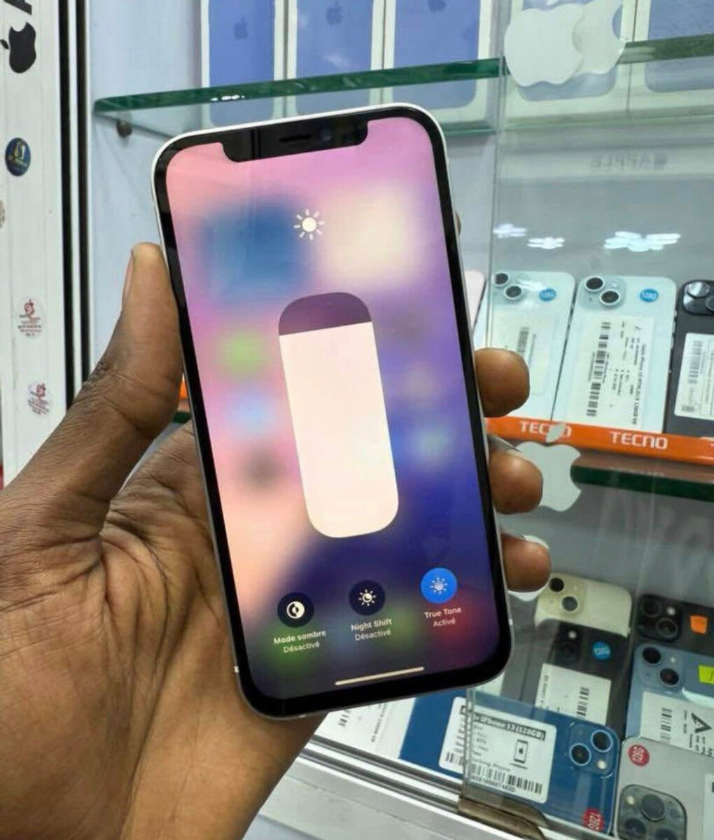 iPhone 14 simple blanc