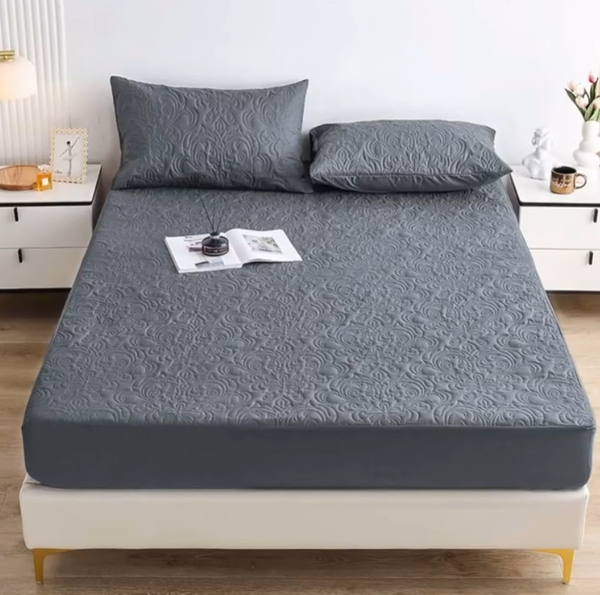 Waterproof mattress protector