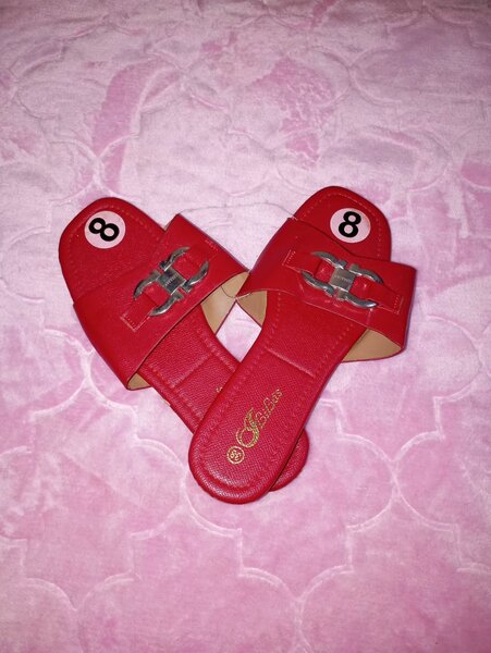 Sandales rouges élégantes