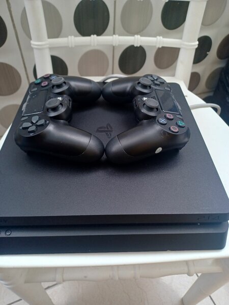 Console de Jeux avec Manettes