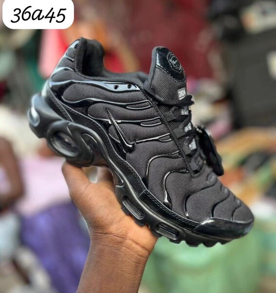 Baskets noires sport légères