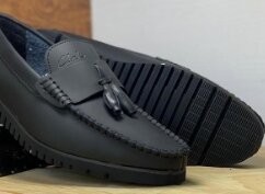 Fashionable men's loafers black