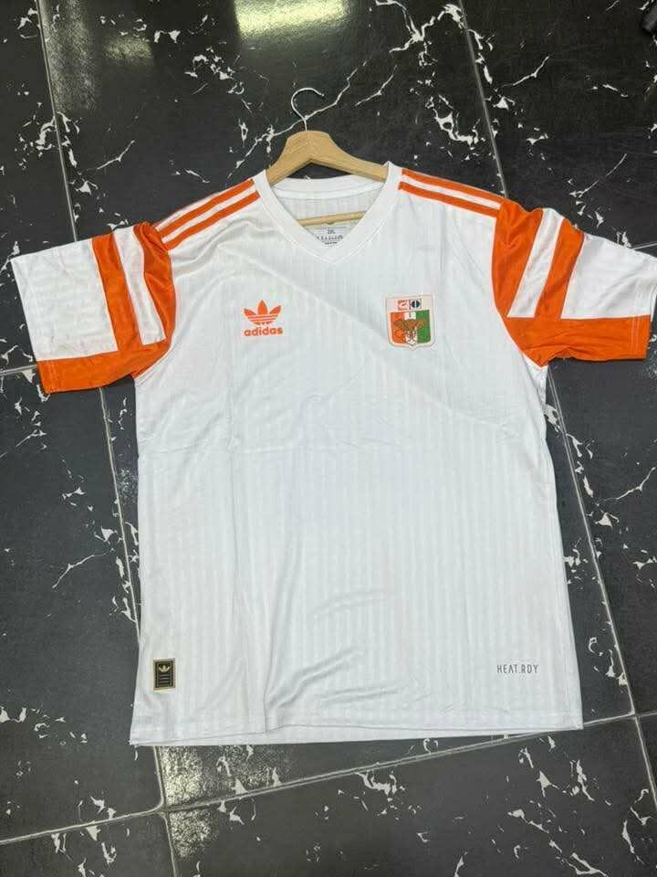 Maillot Adidas rétro sportif