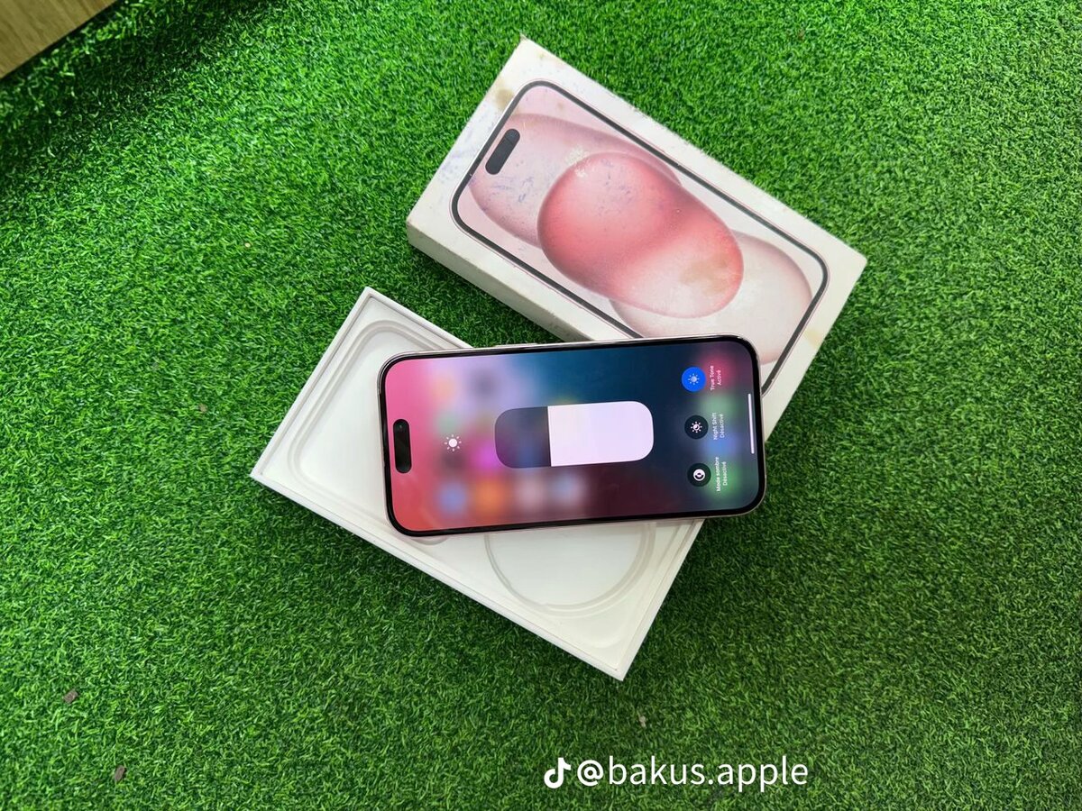 iPhone 15 simple 128Go