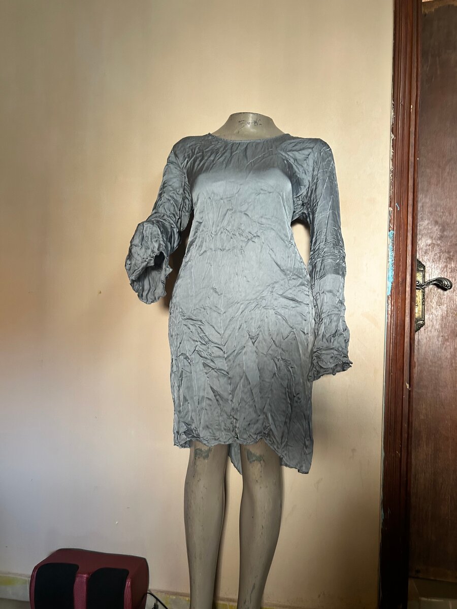 Robe Grise Élégante Manche Longue