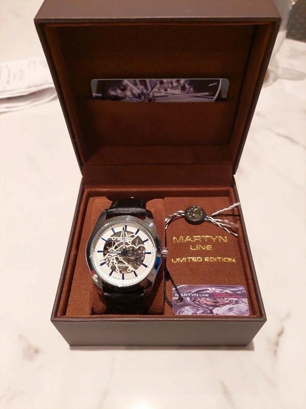 Montre a poignet en acoer ou en cuir Martyn Line