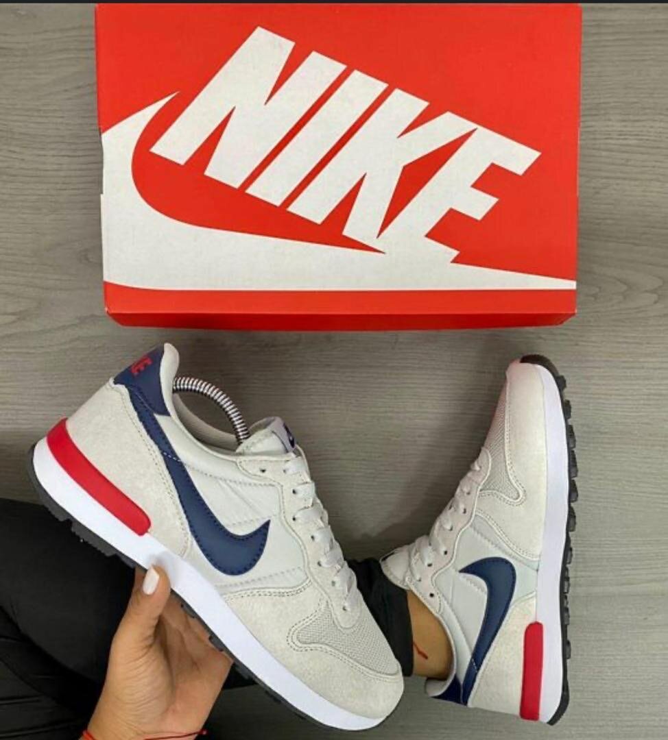 NIKE TRAINER