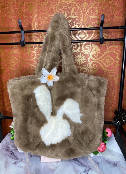 Sac en fourrure motif lapin