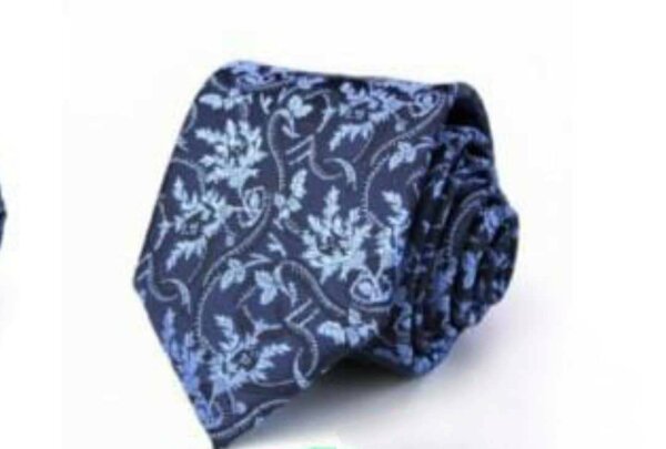 Cravate élégante bleue florale