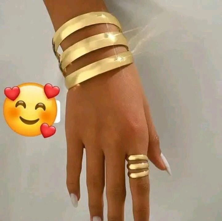 Bracelet et Bague Dorés Élégants