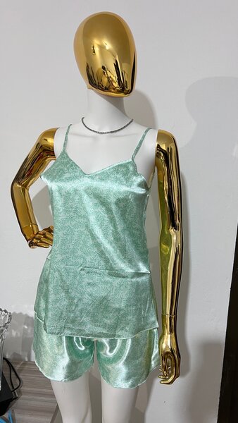 Pyjama en satin vert