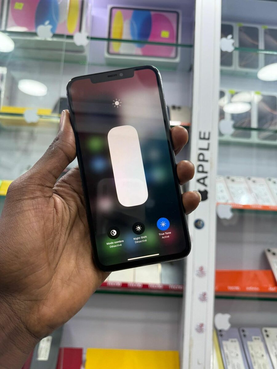 IPHONE 11PRO MAX 64GO SANS ID