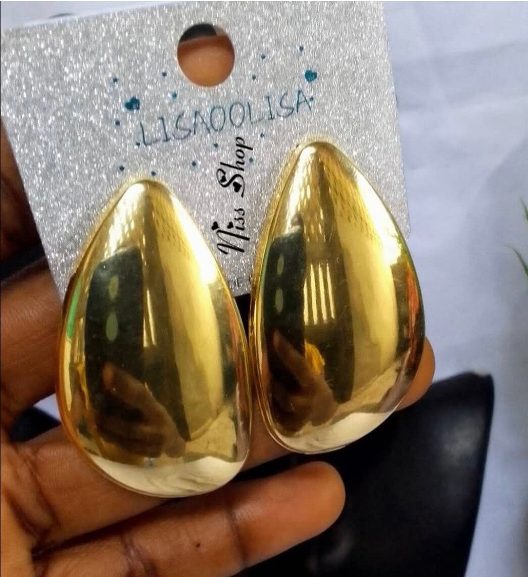 Boucles d'oreilles dorées élégantes