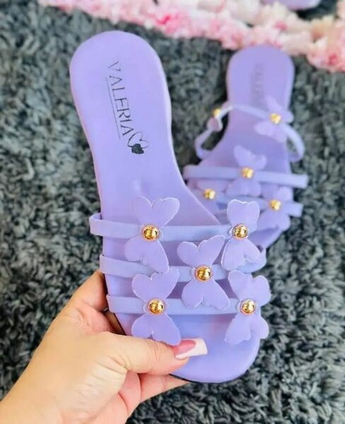 Sandales lilas à papillons