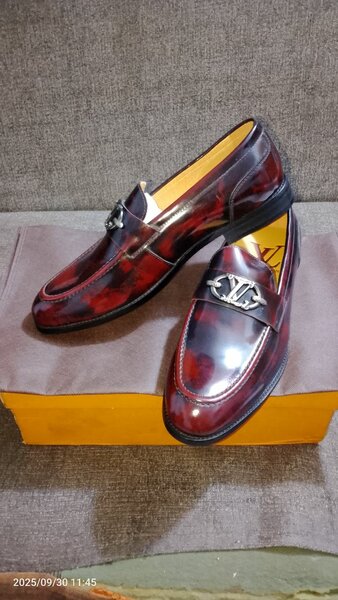 Mocassins en cuir verni élégants