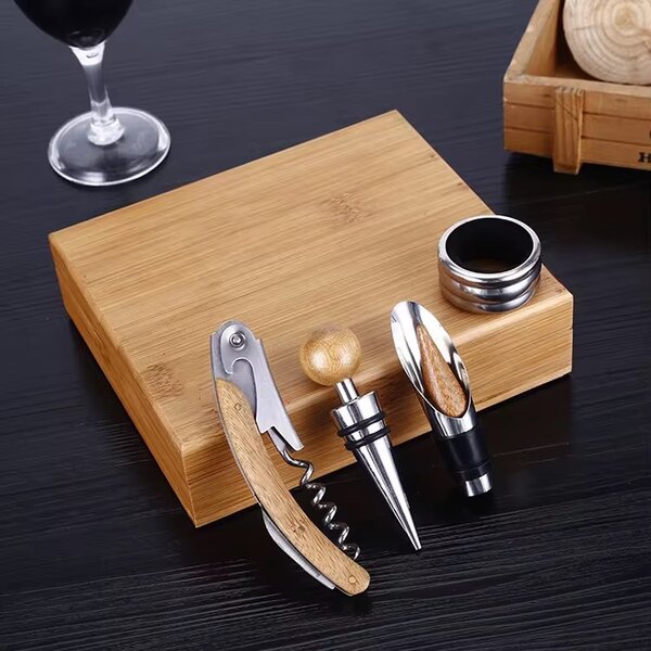 Set d'accessoires à vin en bois