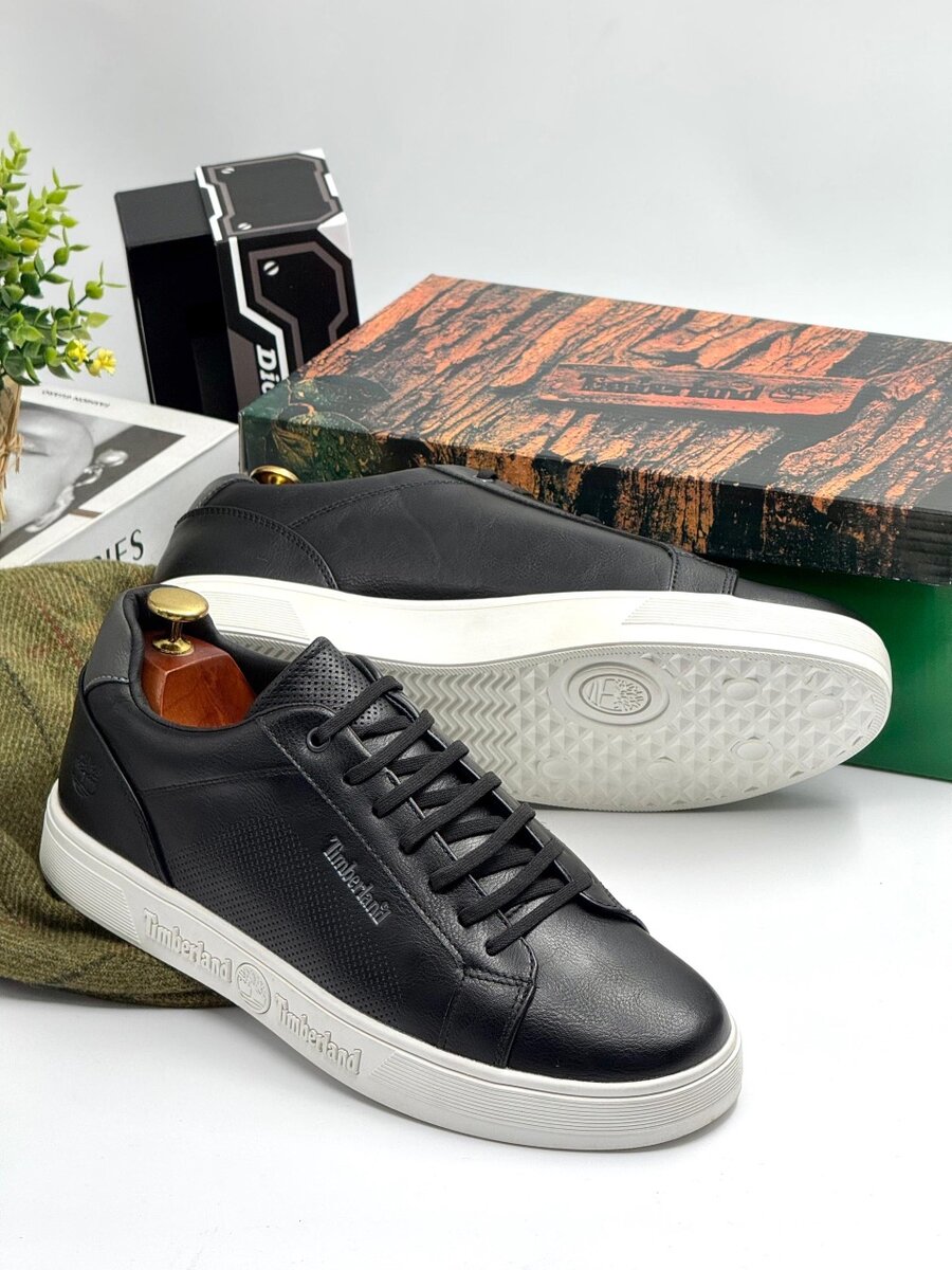 TIMBERLAND BLACK AND WHITE