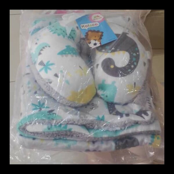 Cozy Polyester Fleece Neck Pillow and Plush Velvet Baby Blanket