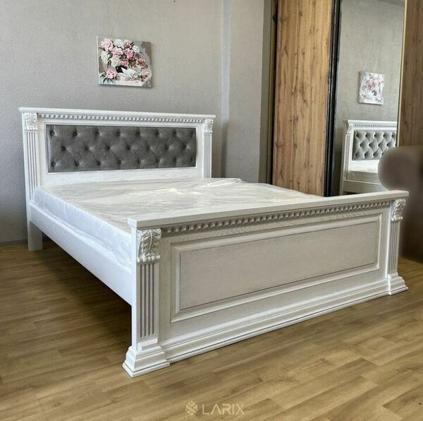 Lit double élégant en bois