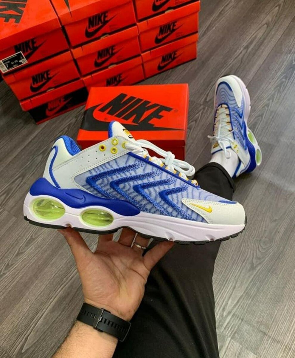 NIKE AIRMAX SNEAKER.