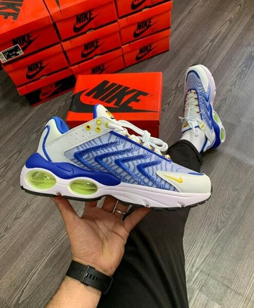 NIKE AIRMAX SNEAKER.