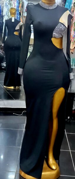 Robe Longue Élégante à Découpes