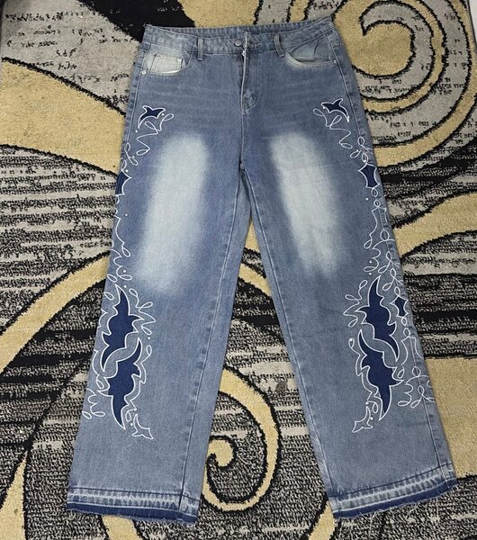 Jeans larges brodés tendance