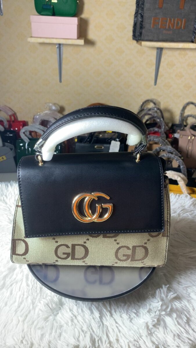 Sac à main motif GD élégant