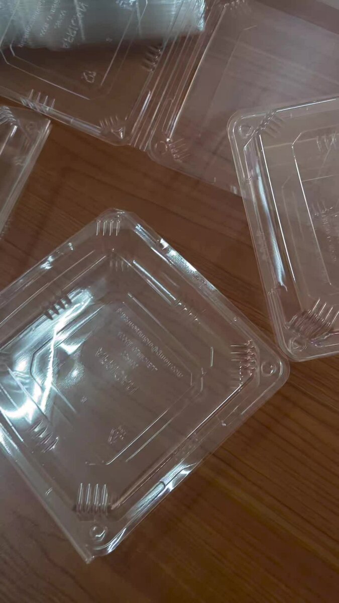 Square clamshell containers