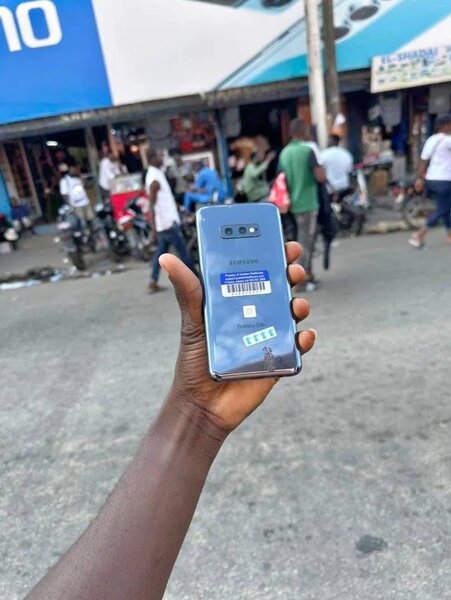 Samsung S10E