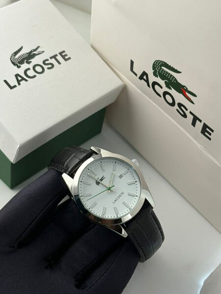 Montre élégante Lacoste