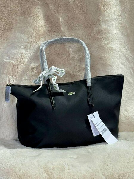 Sac à main élégant Lacoste